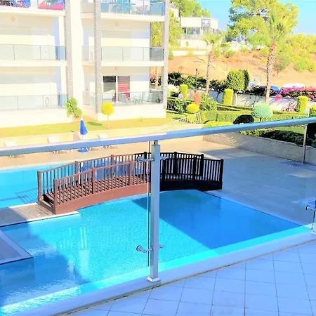 Stunning Felicia Guarantees A Wonderful Holiday In A Prime Location * Side