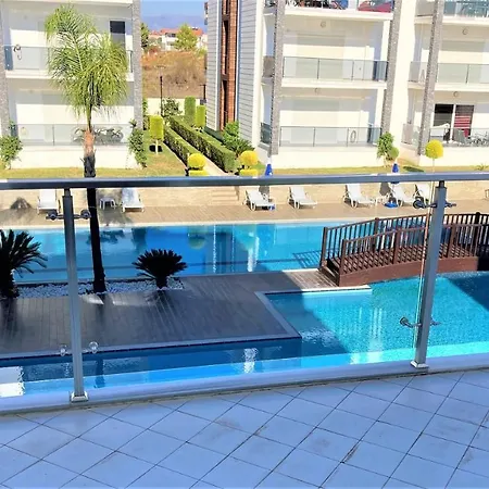 Stunning Felicia Guarantees A Wonderful Holiday In A Prime Location * Side