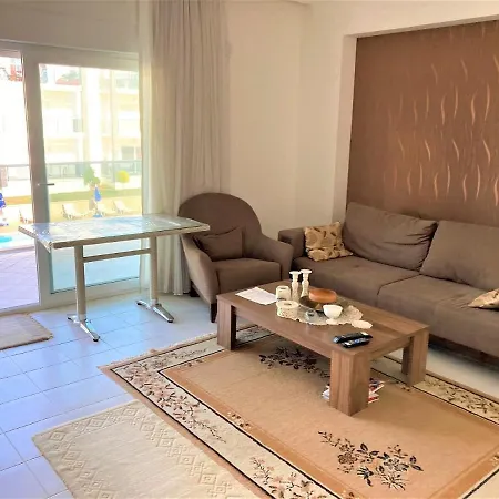 Stunning Felicia Guarantees A Wonderful Holiday In A Prime Location * Side